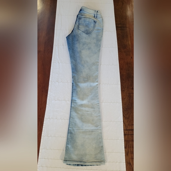 90s Vintage Light Wash Jeans - Picture 13 of 13